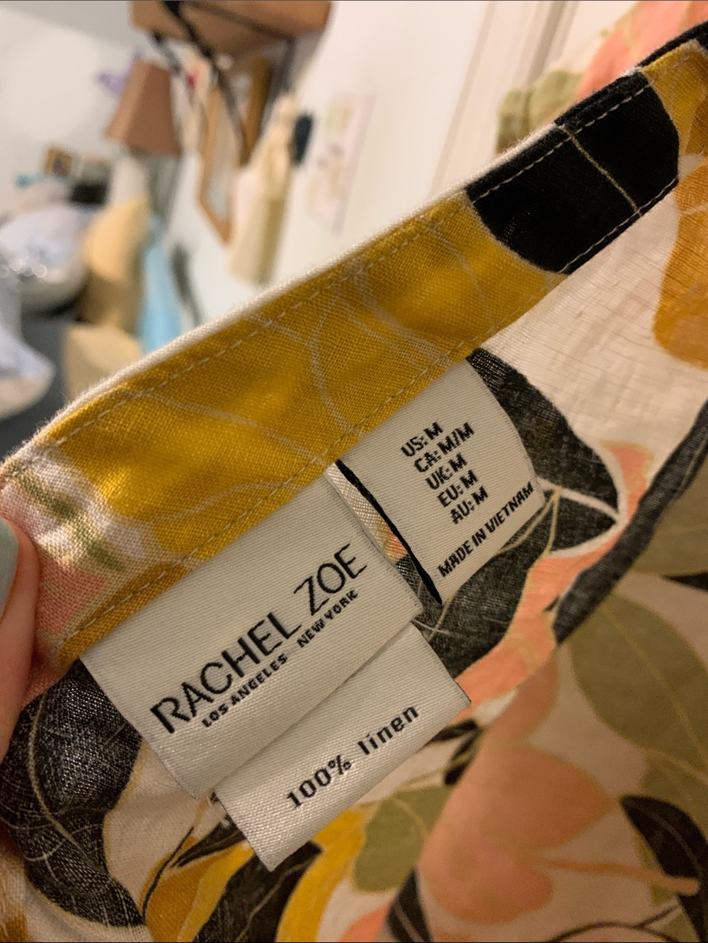 Rachel Zoe Linen Boxy Top with button up back in floral print  -  size M - Picture 3 of 7